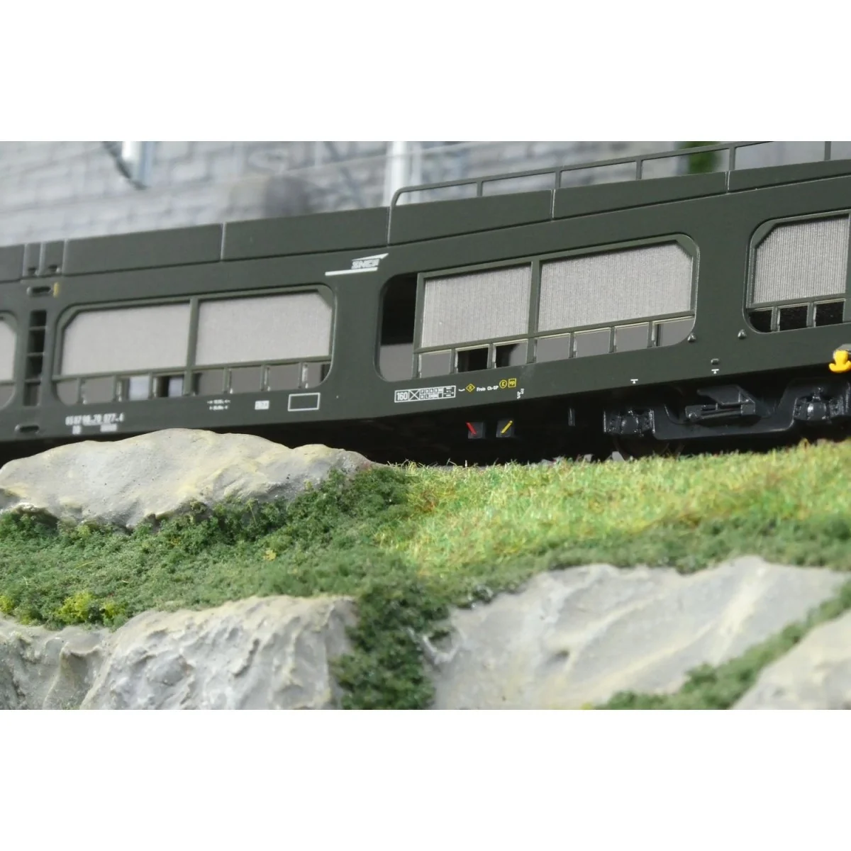 SNCF DD DEV 66 car transporter wagon, green livery, cap logo, semi-...