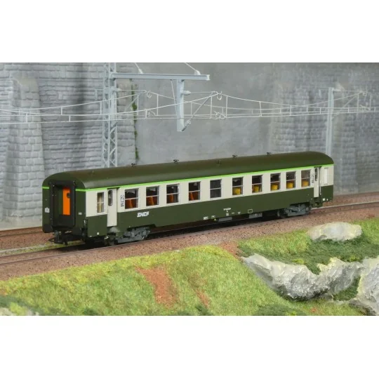 R37_HO42516-R37 HO42516 Voiture voyageurs USI, B10t, bogies Y24, Chambéry, éclairée