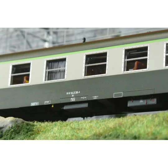 R37_HO42516-R37 HO42516 USI passenger car, B10t, Y24 bogies, Chambéry, illuminated