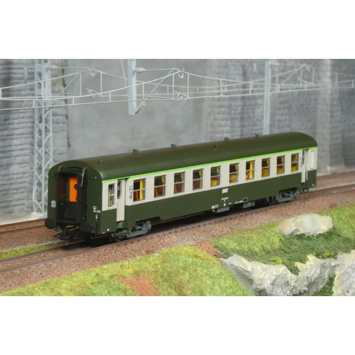 USI B10t passenger car, SNCF (Clermont) – R37 HO42502 – Illuminated...