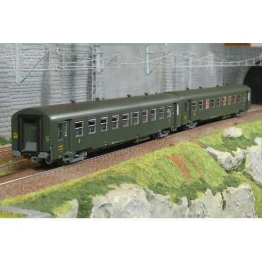 MW_40029-Models Word 40022 Set of 2 short USI coaches, SNCF, B10t U60, green, UIC markings, yellow framed logo