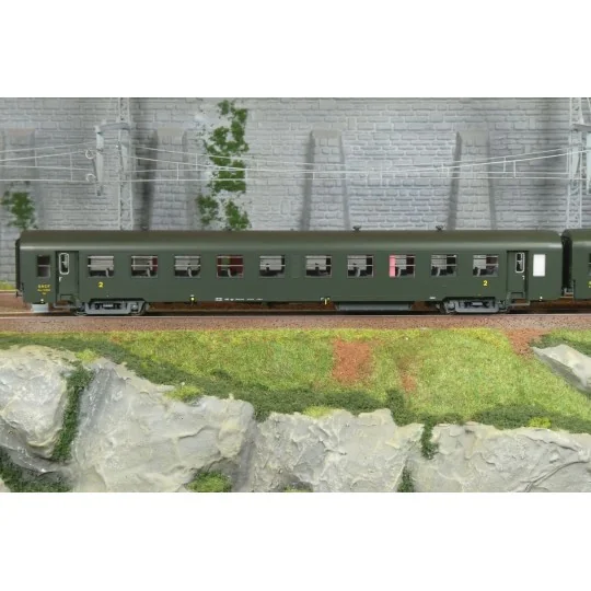 MW_40029-Models Word 40022 Set of 2 short USI coaches, SNCF, B10t U60, green, UIC markings, yellow framed logo