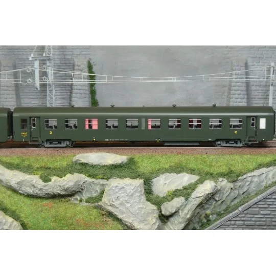 MW_40029-Models Word 40022 Set of 2 short USI coaches, SNCF, B10t U60, green, UIC markings, yellow framed logo
