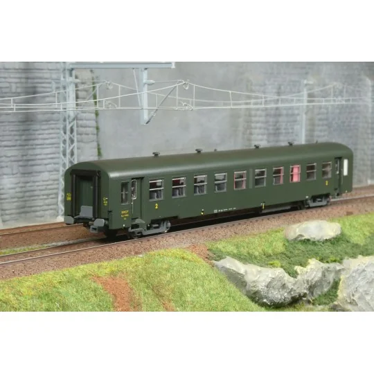 MW_40028-Models Word 40020 Short USI coach, SNCF, Bmyfi U60, green, 1956 markings