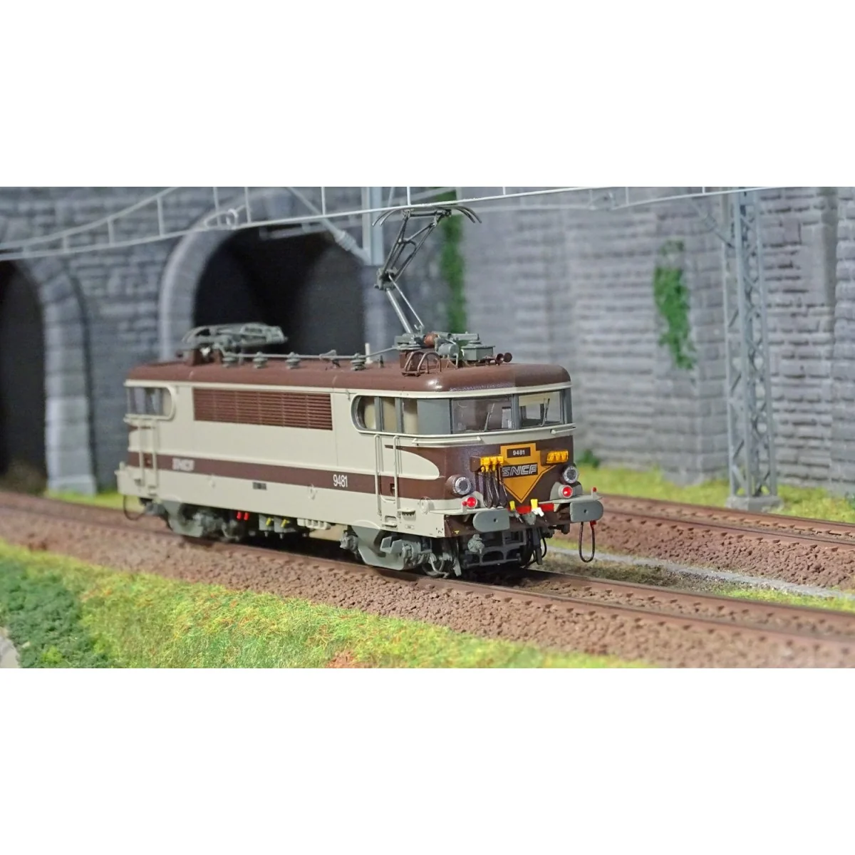 LS Models 10224.S SNCF BB 9481 electric locomotive, Arzens livery, ...