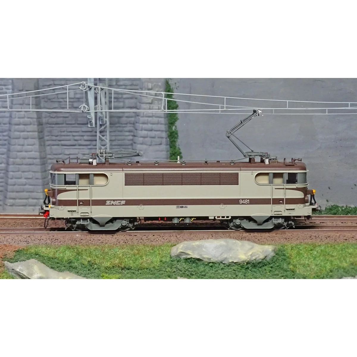 LS Models 10224 SNCF BB 9481 electric locomotive, Arzens livery, no...