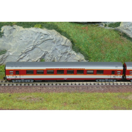 Trix_15692-MiniTrix 15692 Set of 2 luxury passenger cars, 1st class / restaurant, SNCF, TEE, N scale