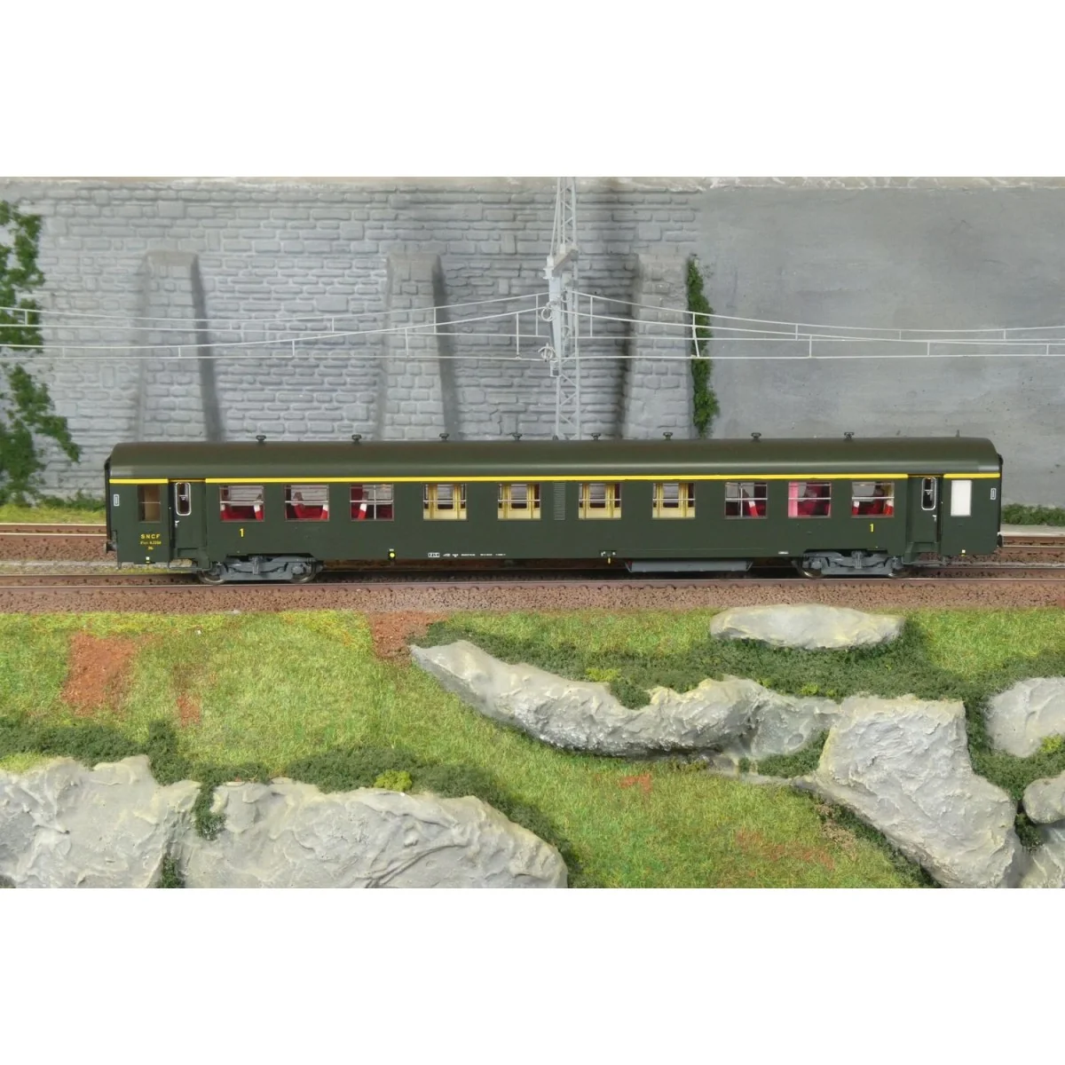 Voiture USI longue A4t4t U62 SNCF verte 1956 – Models World 40030 -... Voiture USI longue A4t4t U62 SNCF verte 1956 – Models World 40030 -...