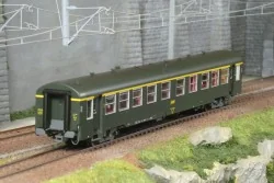 Long USI At4 U62 SNCF coach, green, with yellow framed logo – Model...