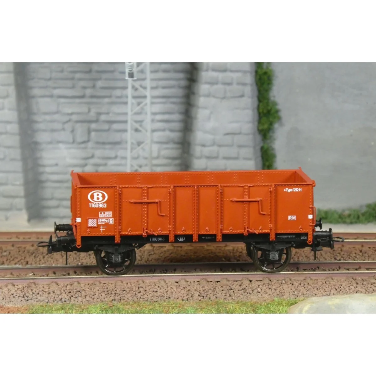 Ree Modeles WB924 Tipper Wagon with metal body, brown, SNCB, ep.III Ree Modeles WB924 Tipper Wagon with metal body, brown, SNCB, ep.III
