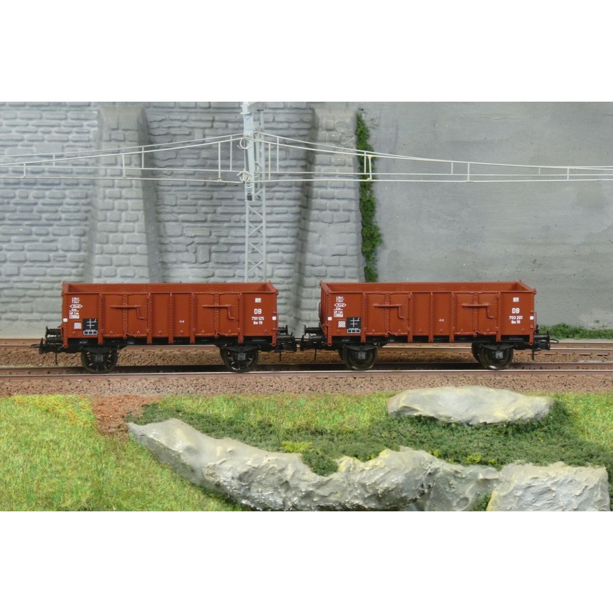 Ree Modeles WB926 Set of 2 dump wagons, metal body, DB, ...