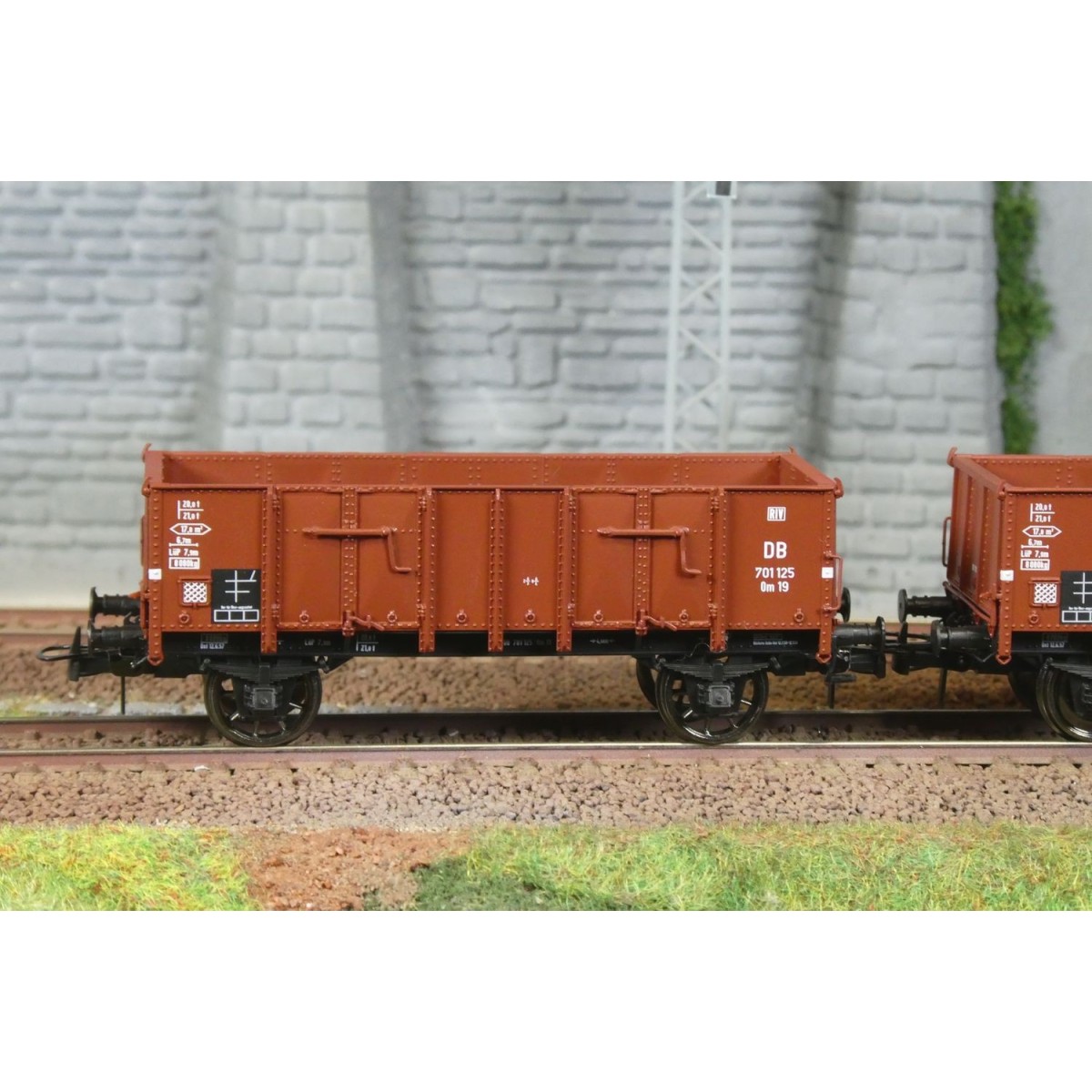 Ree Modeles WB926 Set of 2 dump wagons, metal body, DB, ...