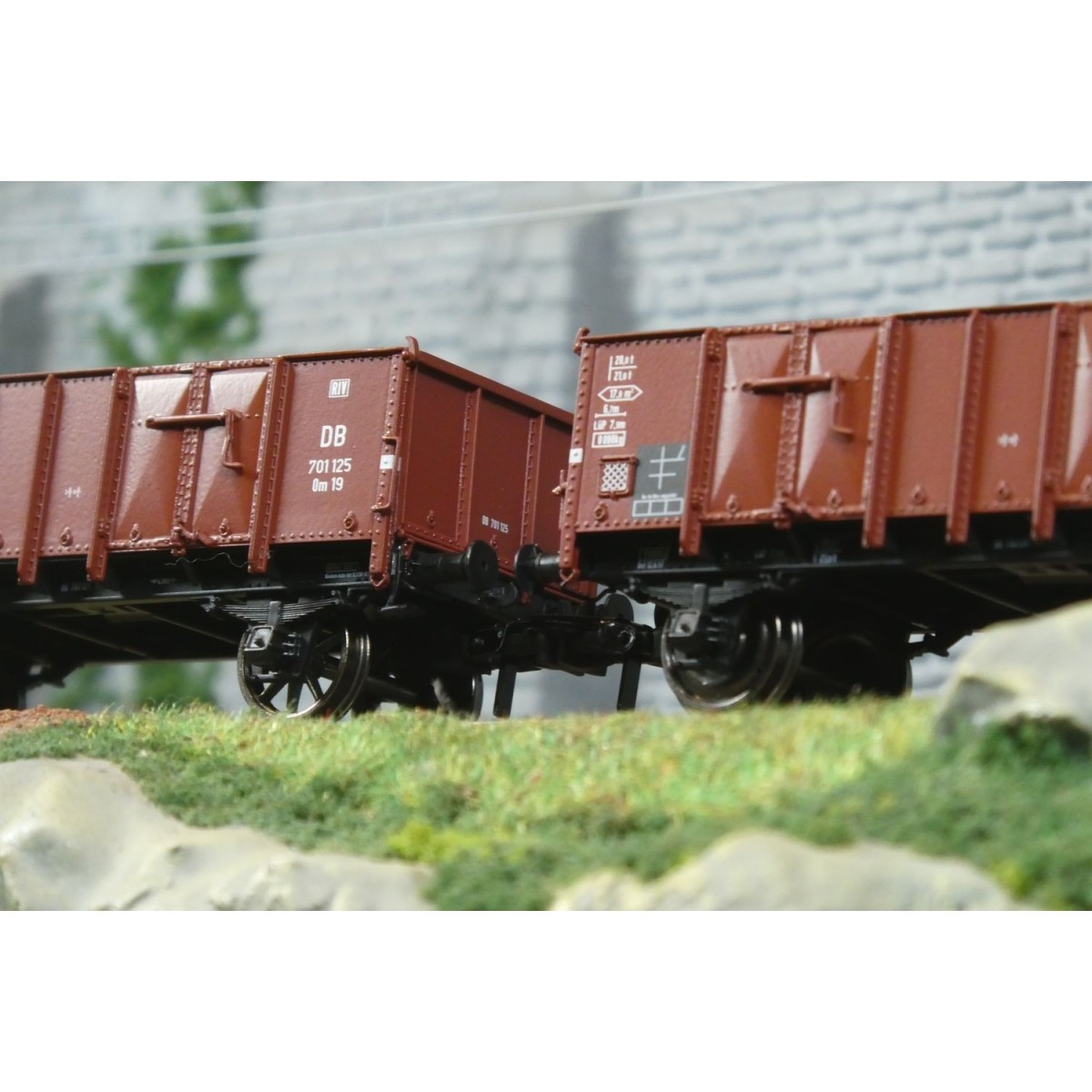 Ree Modeles WB926 Set of 2 dump wagons, metal body, DB, ...
