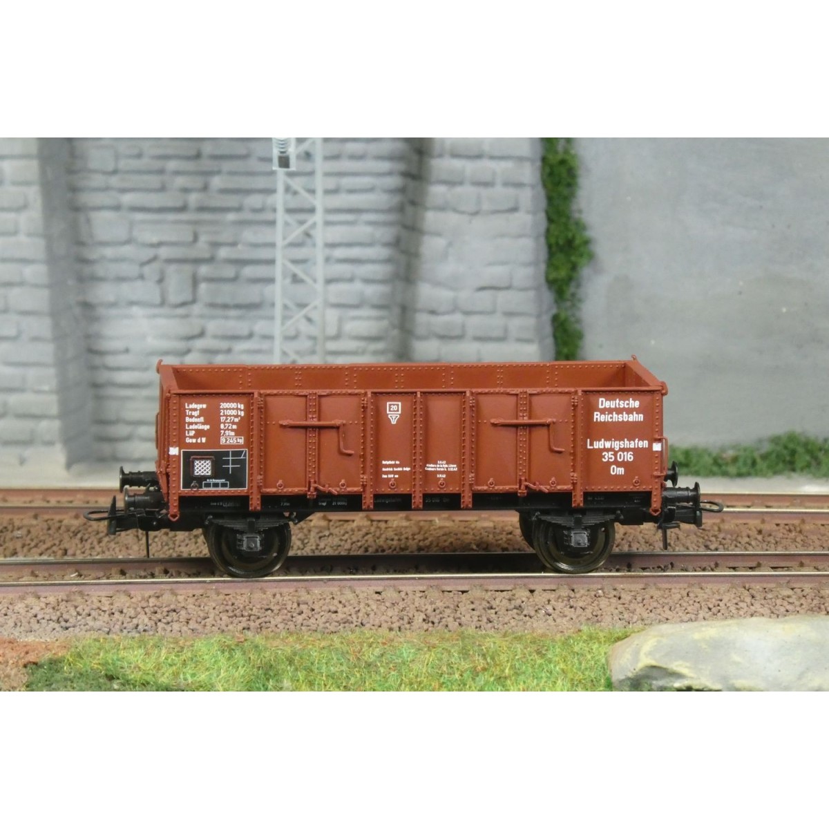 Ree Modeles WB929 Dump Wagon with metal body, DR, ep.III