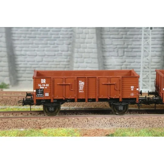 WB-931-Ree Modeles WB931 Set of 2 Wooden-Body Dump Wagons, DR, Era IV