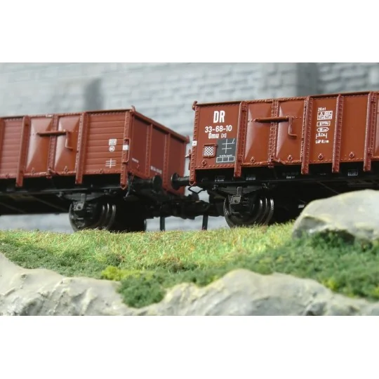 WB-931-Ree Modeles WB931 Set of 2 Wooden-Body Dump Wagons, DR, Era IV
