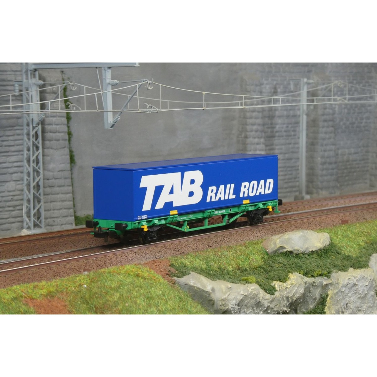 Wagon plat 2 essieux avec conteneur 40' Tab Rail Road SNCF - Piko 9...