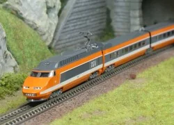 TGV Sud-Est orange original 5-piece set - Kato 10-2083 - N 1/160