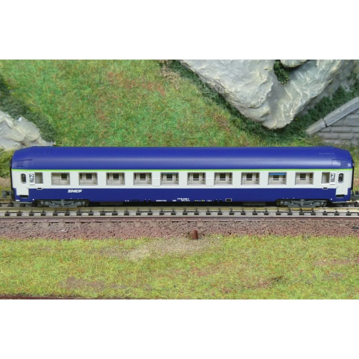 UIC B9c9x 2nd class sleeping car, TEN SNCF livery - REE NW353, N 1/160 UIC B9c9x 2nd class sleeping car, TEN SNCF livery - REE NW353, N 1/160