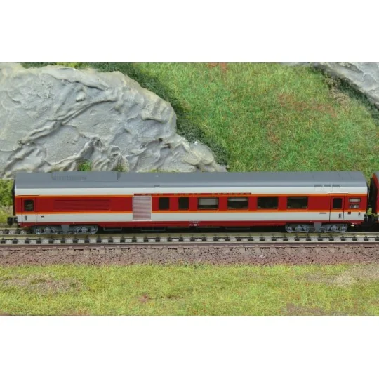 Trix_15692-MiniTrix 15692 Set of 2 luxury passenger cars, 1st class / restaurant, SNCF, TEE, N scale
