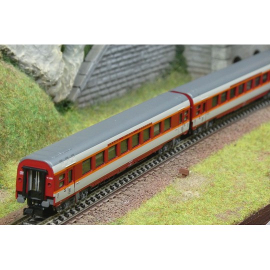 Trix_15691-MiniTrix 15691 Set of 2 luxury passenger cars, 1st class, SNCF, TEE, N scale