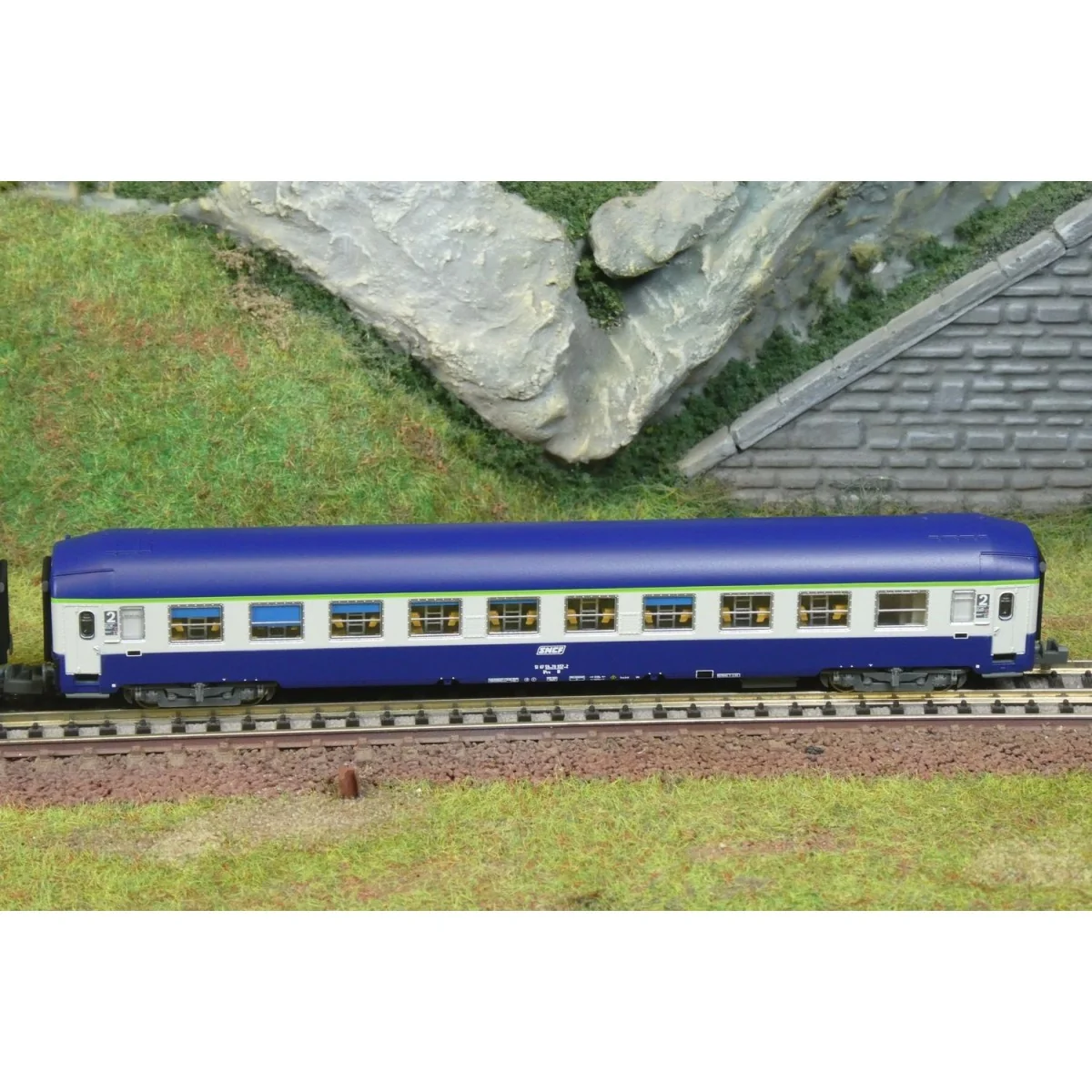 Set of 2 UIC B9c9x 2nd class sleeping cars with white framed SNCF l...