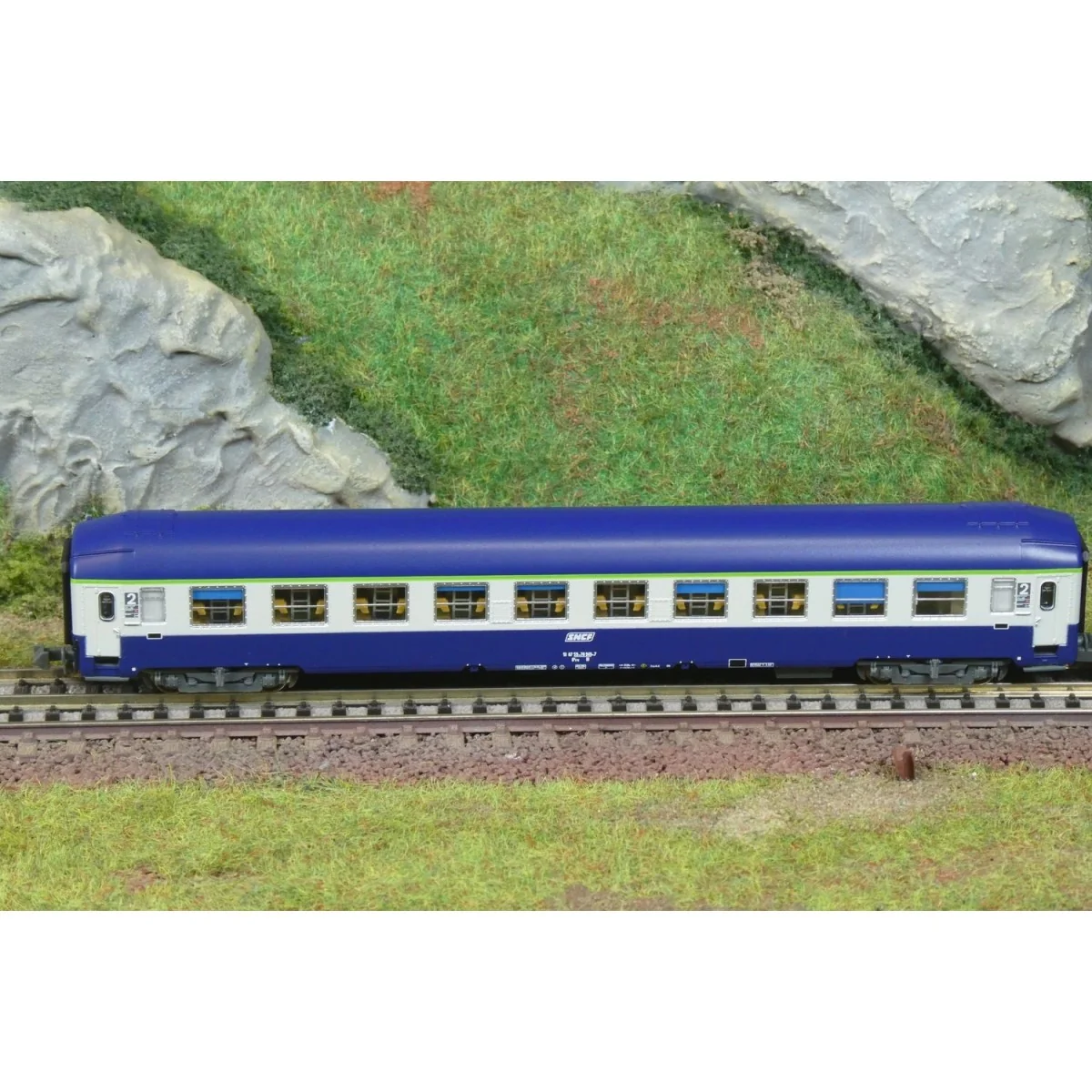 Set of 2 UIC B9c9x 2nd class sleeping cars with white framed SNCF l...
