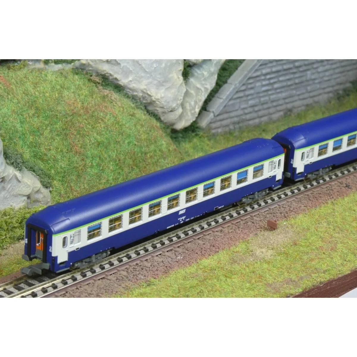 Set of 2 UIC B9c9x 2nd class sleeping cars with white framed SNCF l...