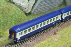 Set of 2 UIC B9c9x 2nd class sleeping cars, TEN, SNCF Casquette log...