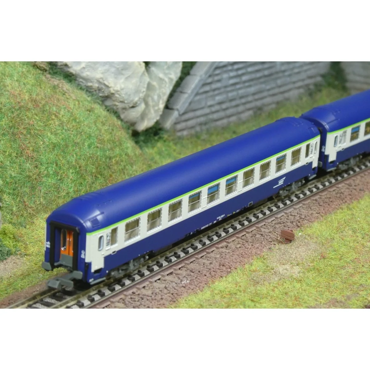 Set of 2 UIC B9c9x 2nd class sleeping cars, TEN, Casquette S logo...