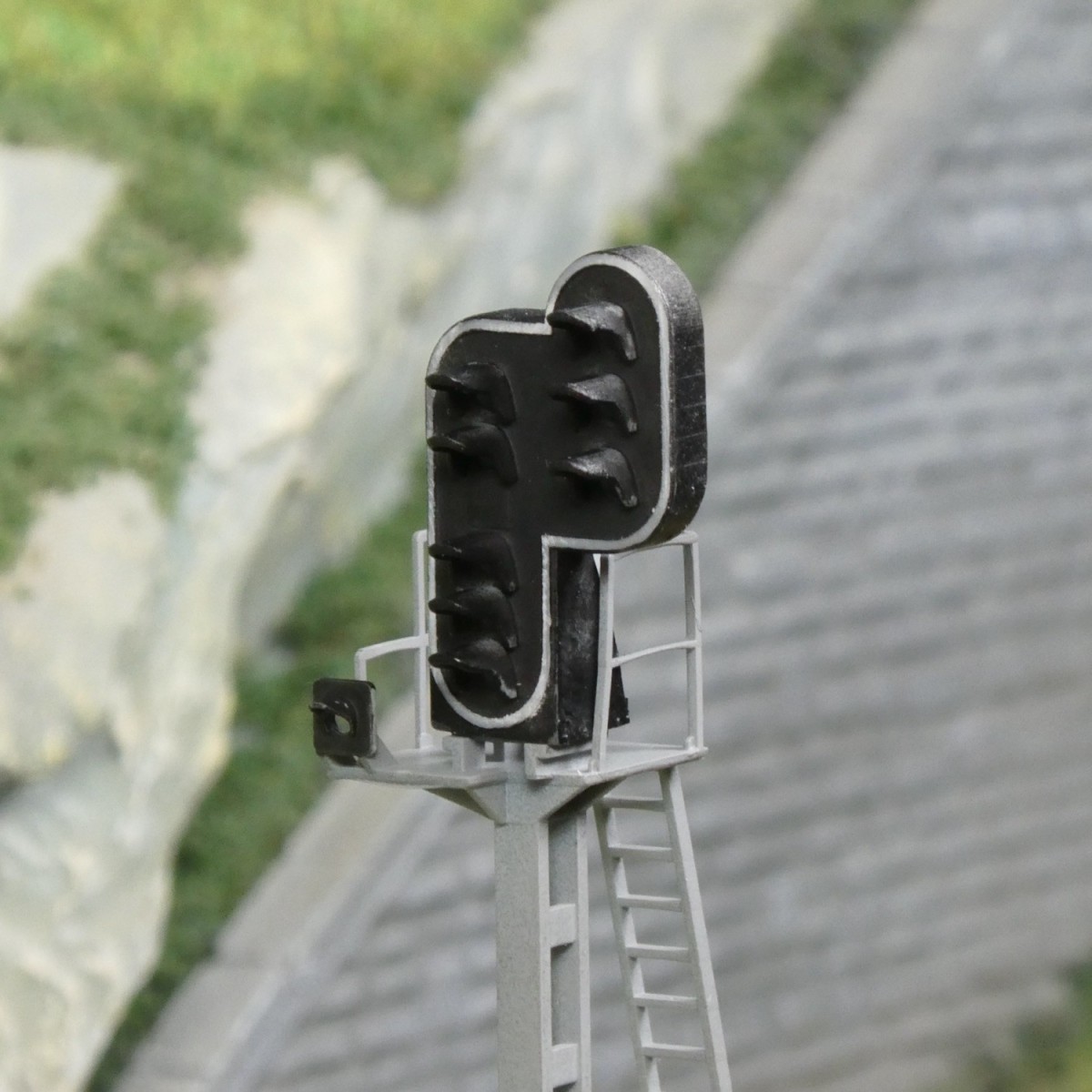 copy of HO signal with 6 lights, type H, lightweight tall mast, SNC...