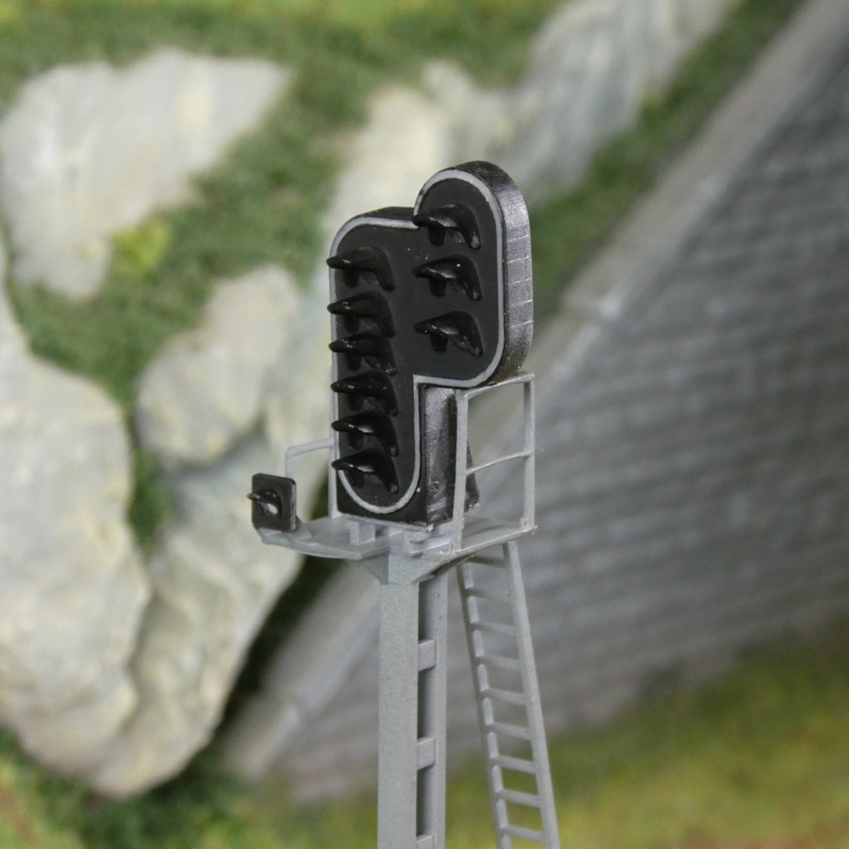 HO signal with 9 lights, type H, lightweight mast, SNCF - Raility R...