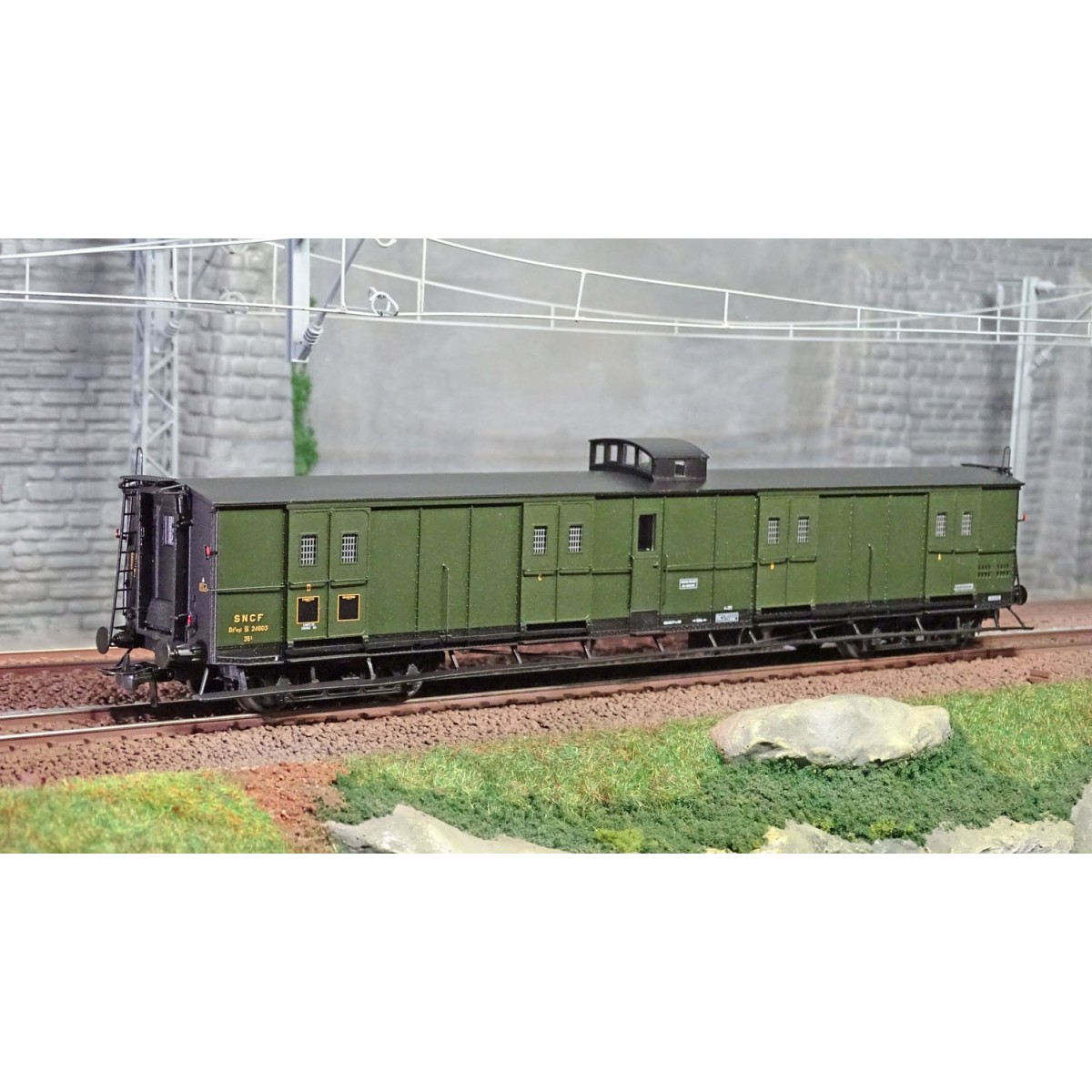 Ree Modeles VB348 Bogie van, ex-PLM, green 306, lookout and ladder,...