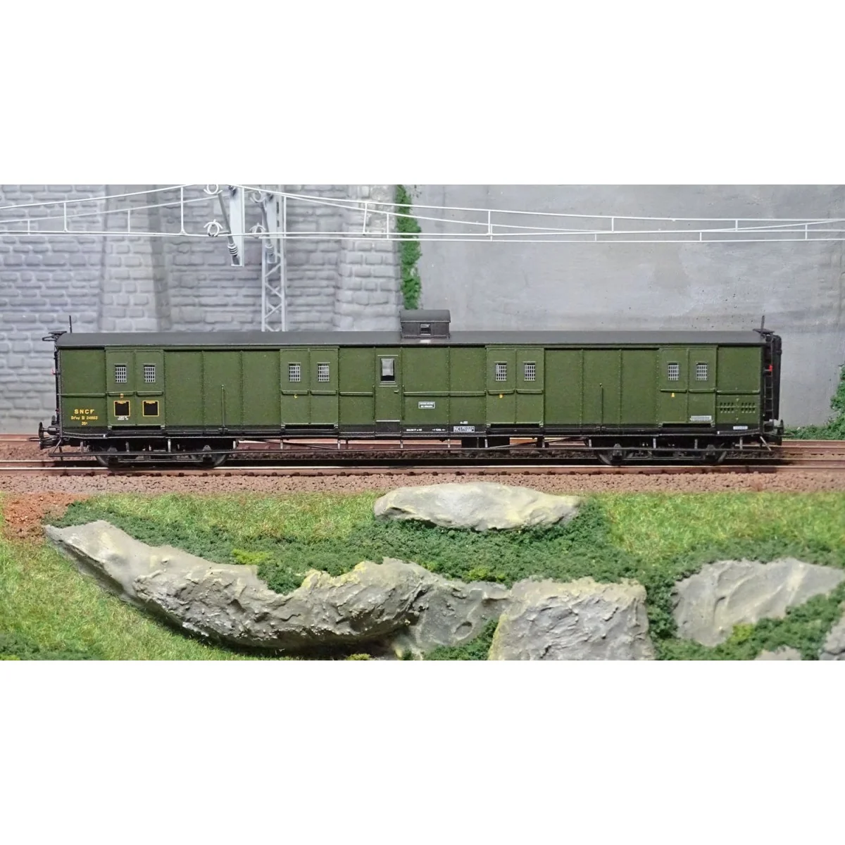 Ree Modeles VB348 Bogie van, ex-PLM, green 306, lookout and ladder,... Ree Modeles VB348 Bogie van, ex-PLM, green 306, lookout and ladder,...