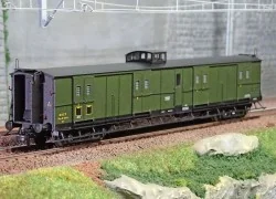 Ree Modeles VB349 Bogie van, ex-PLM, green 306, lookout and ladder,...