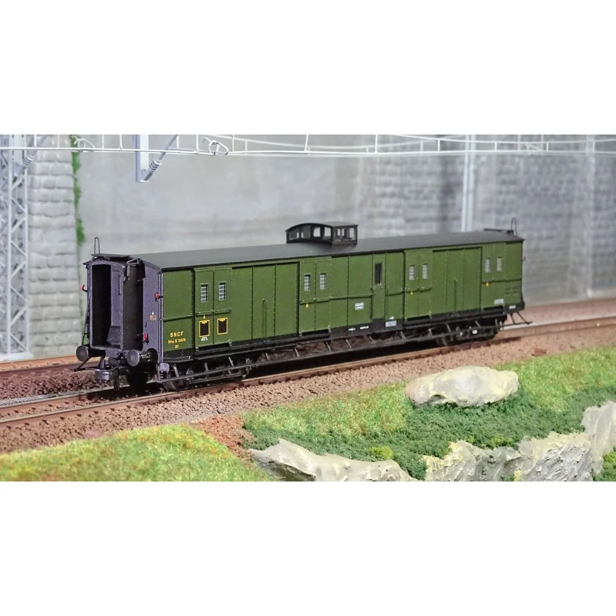 Ree Modeles VB349 Fourgon à bogies, ex-PLM, vert 306, vigie et échelle, SNCF Ree Modeles VB-349 - 1 Ree Modeles VB349 Fourgon à bogies, ex-PLM, vert 306, vigie et échelle, SNCF Ree Modeles VB-349 - 1