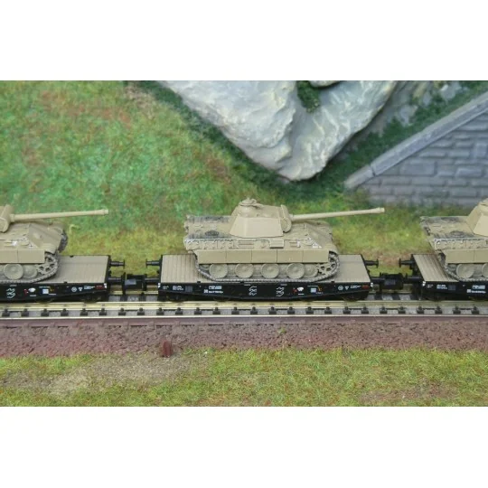 Fleischmann 845606 Set of 3 flat wagons for transporting heavy load... Fle_845606-Fleischmann 845606 Set of 3 flat wagons for transporting heavy loads, DRB, loaded with Panther tanks, N scale