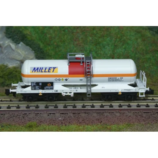 Trix_18979-Chemical tank wagon with bogies "Millet" - Trix 18979 - N