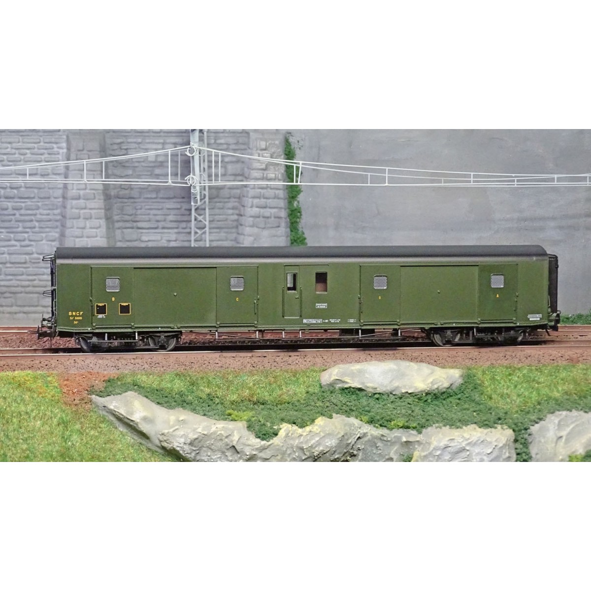 Ree Modeles VB353 Bogie van, ex-PLM, metallic, green 306, SNCF, wor...