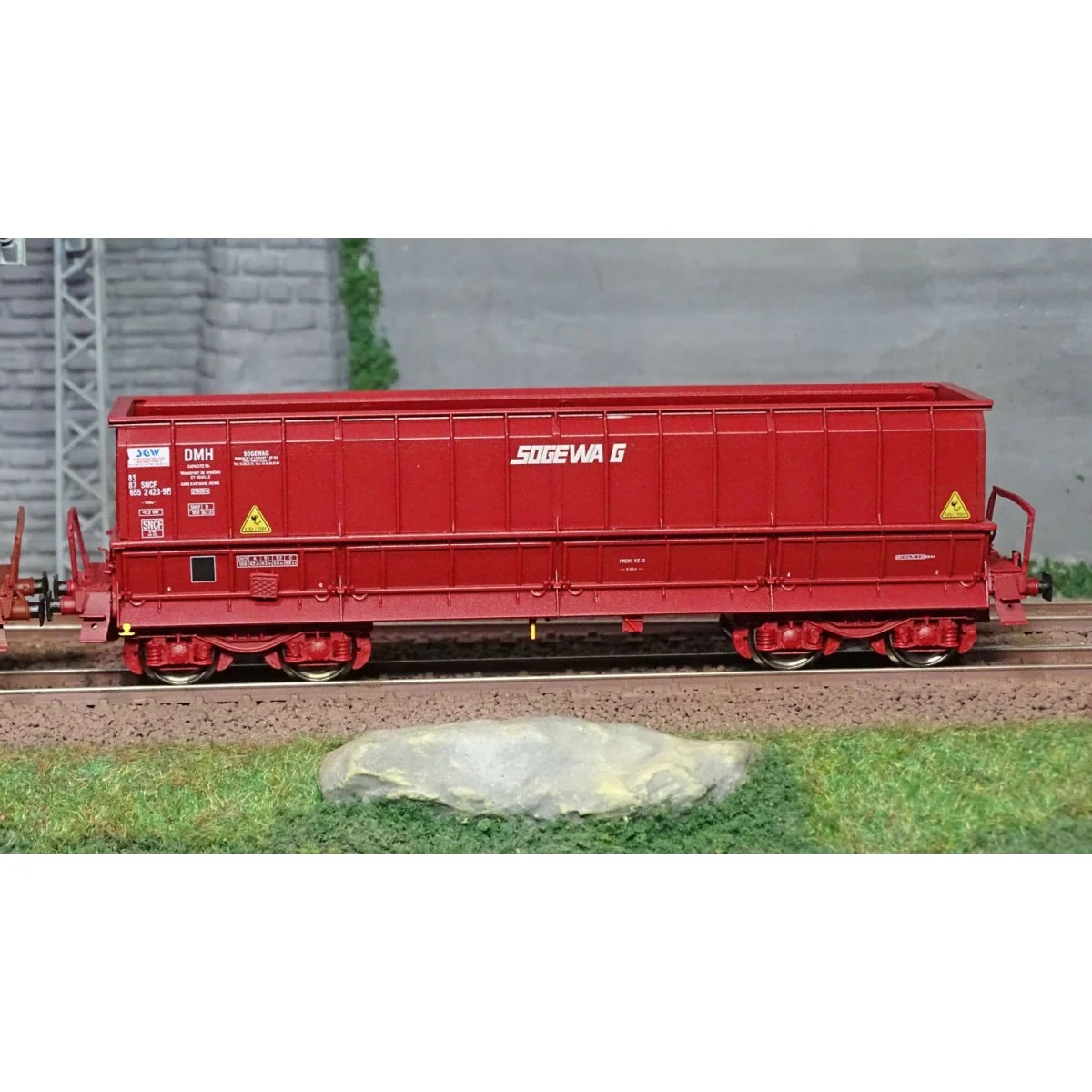 LS Models 30805 Set of 2 open wagons, SNCF, DMH red UIC, VTG / SOGE...