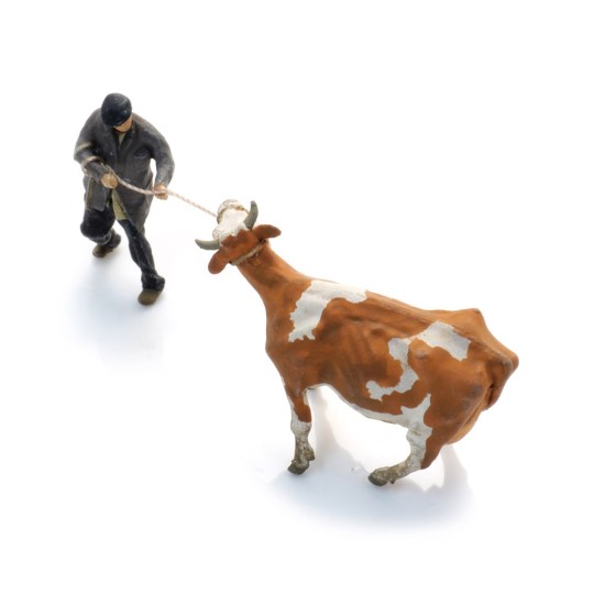 Figurines fermier avec vache obstinée Artitec 5870031 - HO 1/87 ARTI_5870031-Figurines fermier avec vache obstinée Artitec 5870031 - HO 1/87 - ARTI_5870031