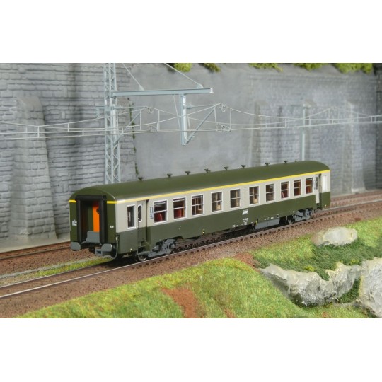 SNCF USI long passenger car A4t4 U62 - Models World 40036 HO 1/87 MW_40036-Set of 2 USI B10t U61 coaches, SNCF - Models World MW40032 - Illuminated HO - MW_40036