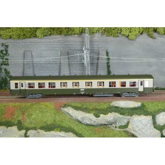 SNCF USI long passenger car A4t4 U62 - Models World 40036 HO 1/87 MW_40036-Set of 2 USI B10t U61 coaches, SNCF - Models World MW40032 - Illuminated HO - MW_40036