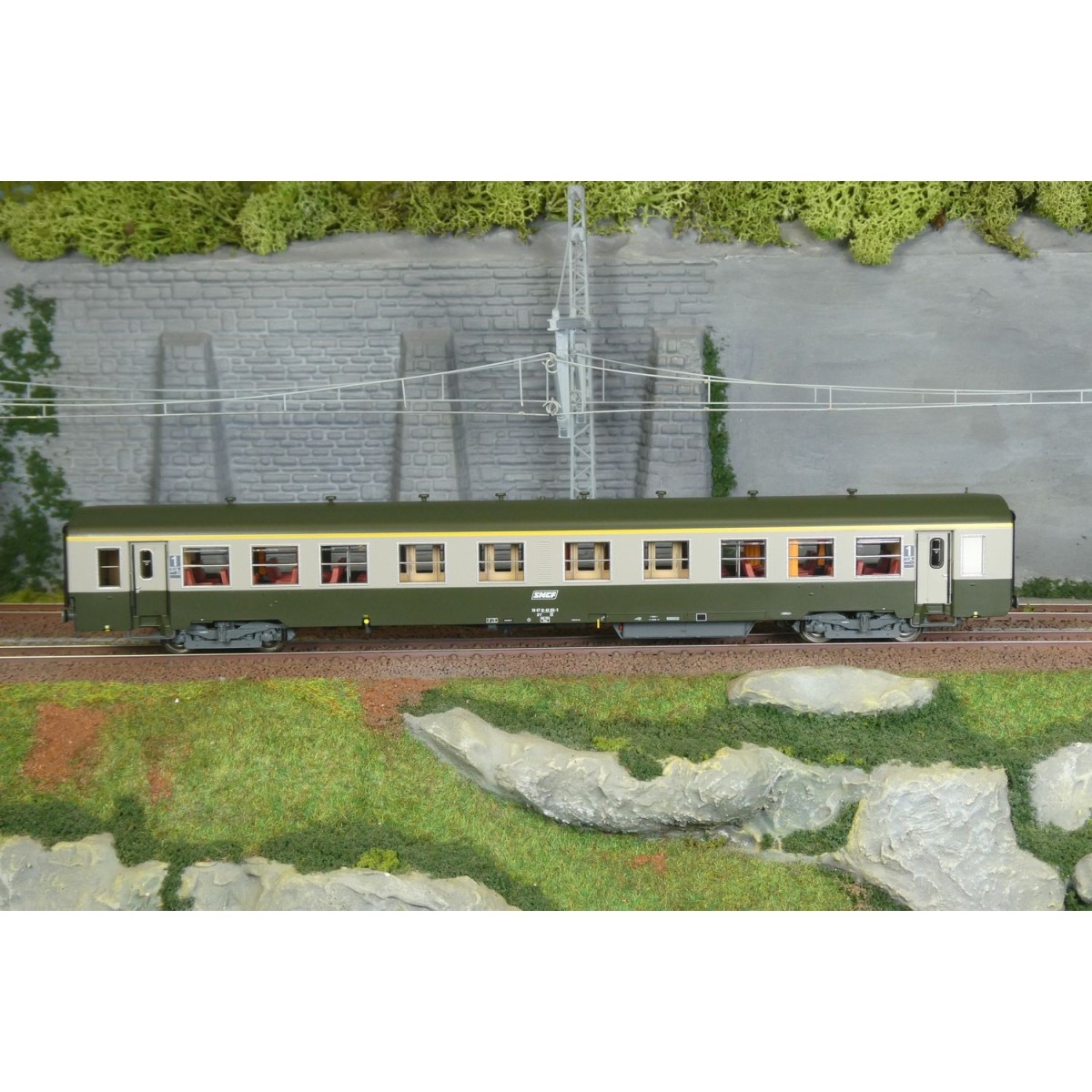 SNCF USI long passenger car A4t4 U62 - Models World 40036 HO 1/87 SNCF USI long passenger car A4t4 U62 - Models World 40036 HO 1/87