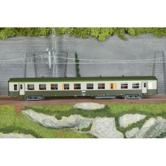 Voiture USI longue B10t U61 vert/gris SNCF, Models World 40034 - HO MW_40034-Voiture USI longue B10t U61 vert/gris SNCF, Models World 40034 - HO