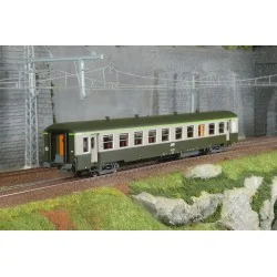 SNCF B10t U61 long USI coach, green/grey, Models World 40034 - HO