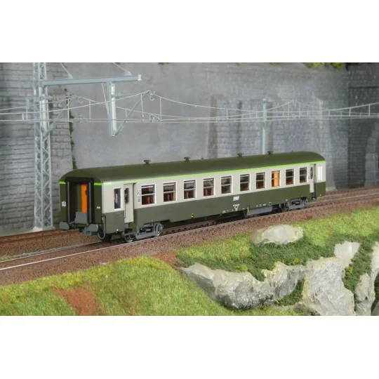Voiture USI longue B10t U61 vert/gris SNCF, Models World 40034 - HO MW_40034-Voiture USI longue B10t U61 vert/gris SNCF, Models World 40034 - HO