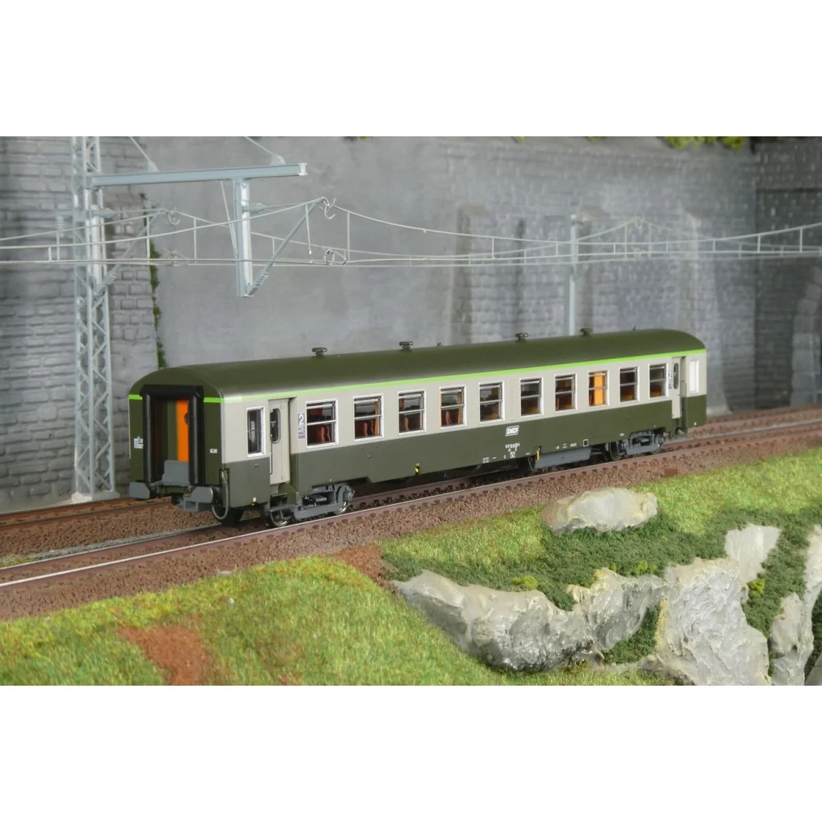 Voiture USI longue B10t U61 vert/gris SNCF, Models World 40034 - HO Voiture USI longue B10t U61 vert/gris SNCF, Models World 40034 - HO