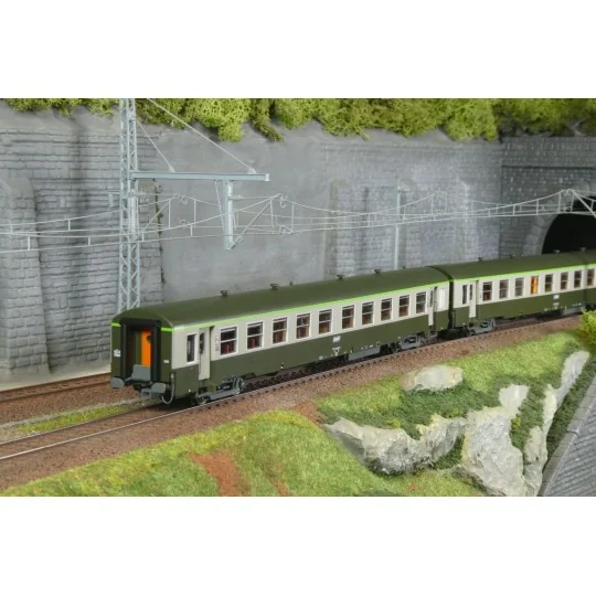Set de 2 voitures USI longue B10t U61 vert/gris SNCF, Models World ... MW_40035-Set de 2 voitures USI longue B10t U61 vert/gris SNCF, Models World 40035 - HO