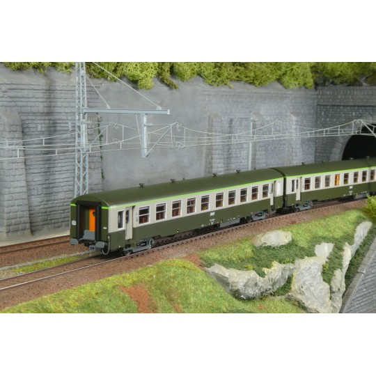 Set of 2 long USI B10t U61 green/grey SNCF, Models World 40035 coac... MW_40035-USI B10t U61 coach, SNCF - Models World MW40031 - Illuminated HO - MW_40035